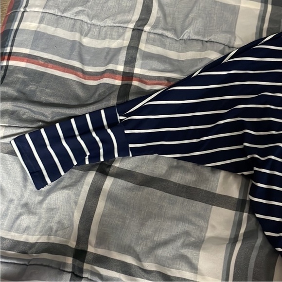 size Large dolman sleeved striped black and white top - Picture 2 of 3